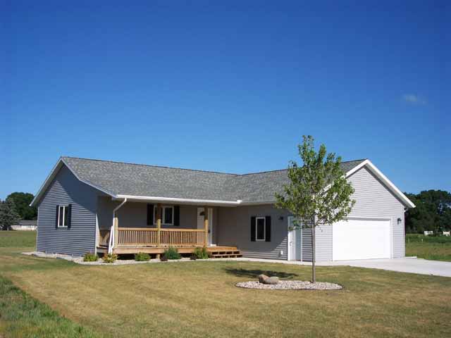120 Kenna Drive  
Turril Estates  
Le Sueur, MN 56058
River City Builders Spec home
Bedrooms: 2   Baths: 2  Year Built: 2006   Square feet: 1244       
