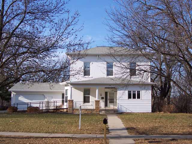 322 South Main Street, Le Sueur, MN 56058