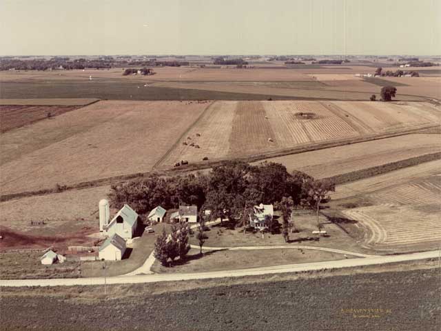 1982 Aerial Shot - note that the silo next to the barn and the 2 buildings in front of the barn are no longer there.  The building on the curve of the drive way is also gone