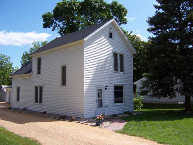 325 N 4th Street, Le Sueur, MN 56058