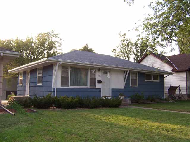 6636 5th Ave S, Richfield, MN 55423  
3 Bed Rambler in quiet location of Richfield. Beautiful oak floors in Dining Room, Living room and bedrooms. Lower Level family room finished in knotty pine. Possible 4th bedroom or den. Large heated garage with work benches. 
Bedrooms: 3   Baths: 1.5   Year Built: 1957   Square feet: 1040 Main, 1040 Down (324 finished)   Lot Size: 0.15 acres