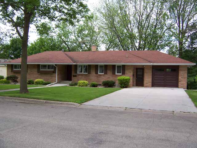 256 N Lexington, Le Center, MN 56057  
5 Bedroom Walk-out rambler.  In-law suite in lower level. 2 kitchens, 2 fireplaces, separate utilites. 
Bedrooms: 5   Baths: 2.75   Year Built: 1957   Square feet: 1751 main, finished lower   Lot Size: 100 x 124