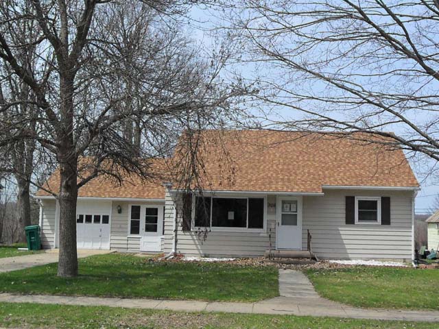 304 4th Street, Le Sueur, MN