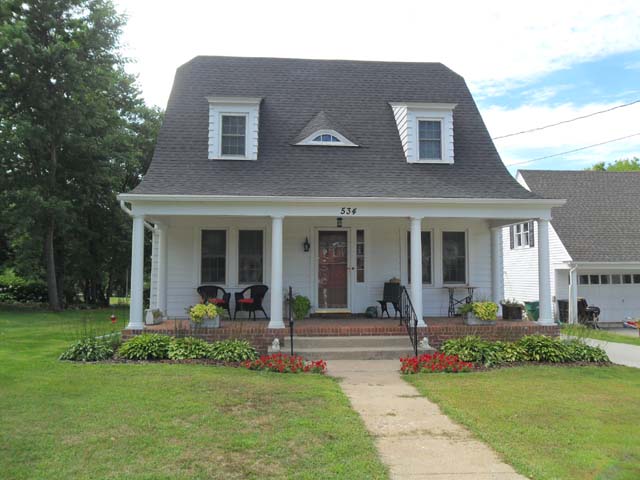534 S Main Street, Le Sueur, MN 56058 2 Bedroom, 1 bath 1.75 story. Year Built: 198 Square feet: 1100 Lot Size: 0.55 acres