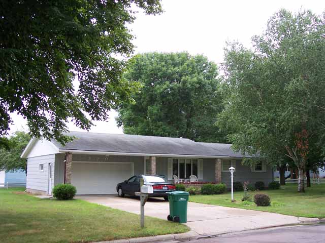 300 Ridge Road, Le Sueur, MN 56058