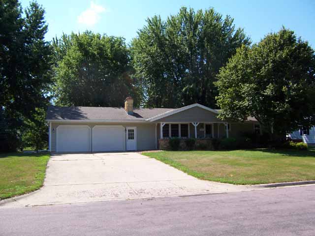 163 Outer Drive, Le Sueur, MN 56058