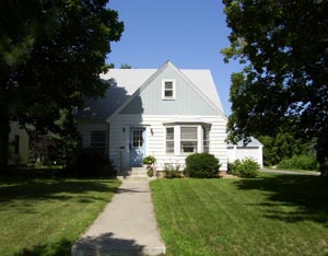 302 South Main, Le Sueur, MN 56058