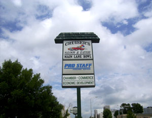 Main Lane Bowl & Cruiser's Saloon & Eatery